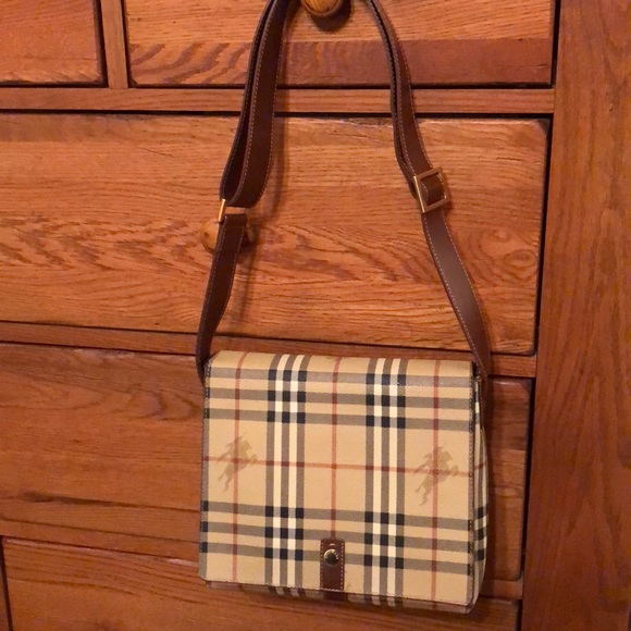 Burberry Handbags - Burberry Shoulder/Xbody🚫Low Balls🚫